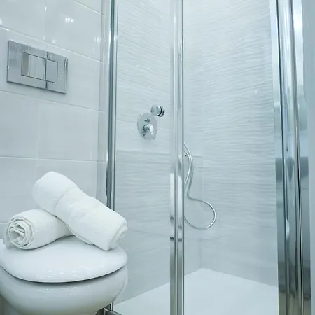 Apartament Piazza Delplebiscito,lungomare Partenope. Instagram Casavica_ *