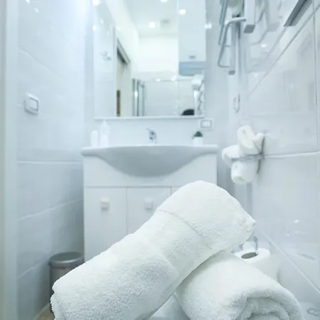 Apartament Piazza Delplebiscito,lungomare Partenope. Instagram Casavica_ *